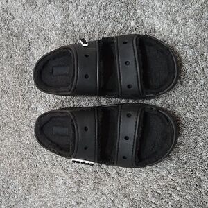 Black fur lined crocs